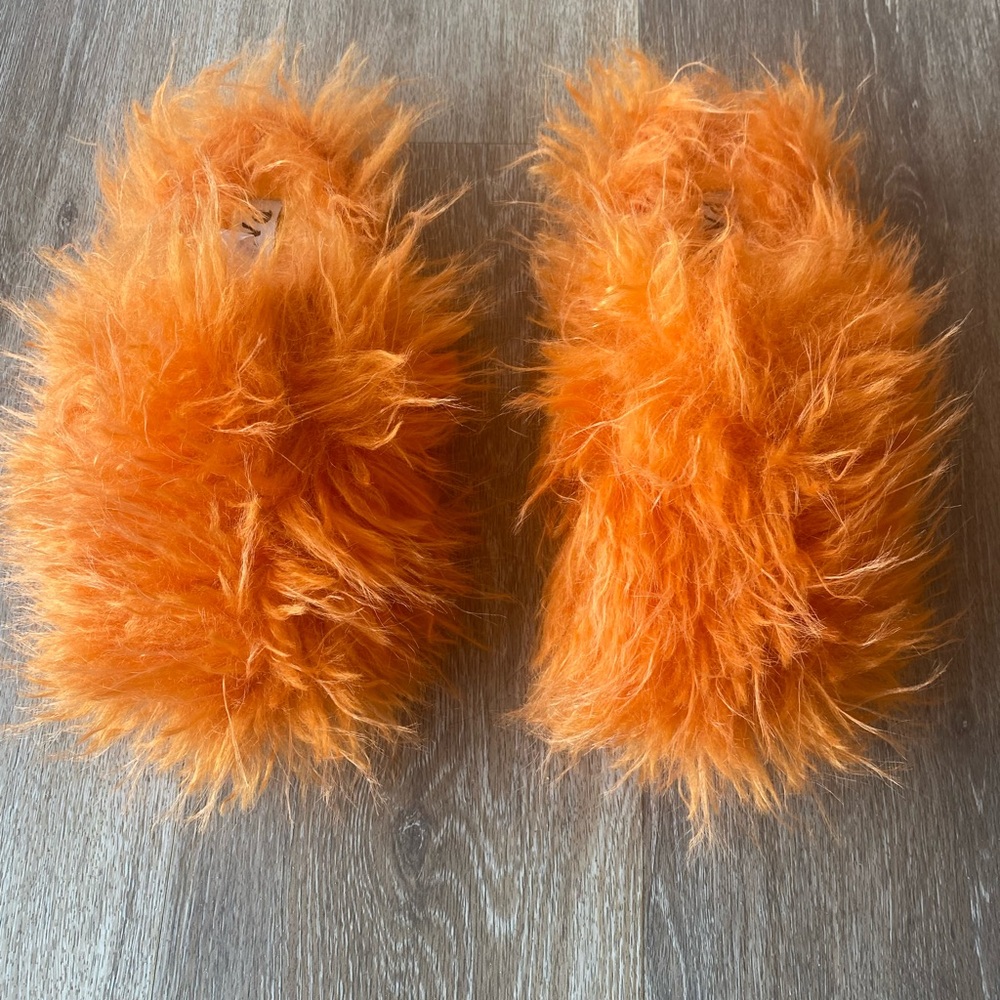 Women’s summer orange fur slippers size 6